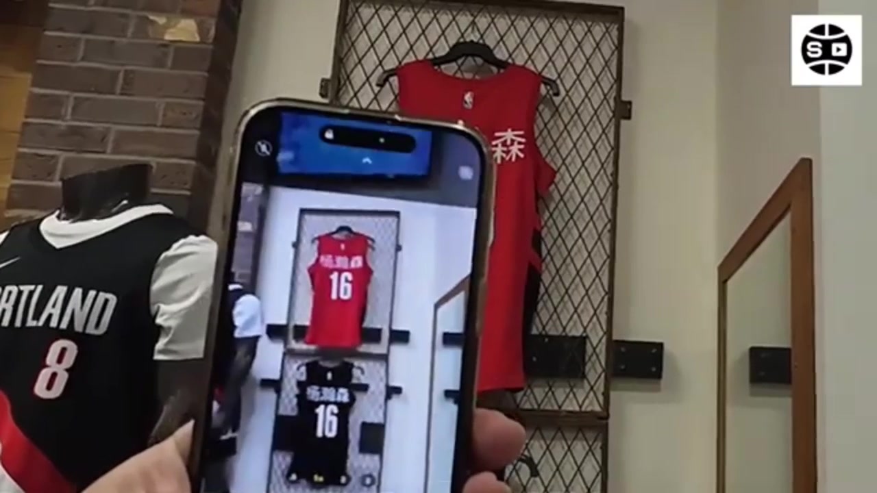 MK体育app下载-开拓者商店各种杨瀚森球衣！韩体育博主感叹：他若是韩国人该多好